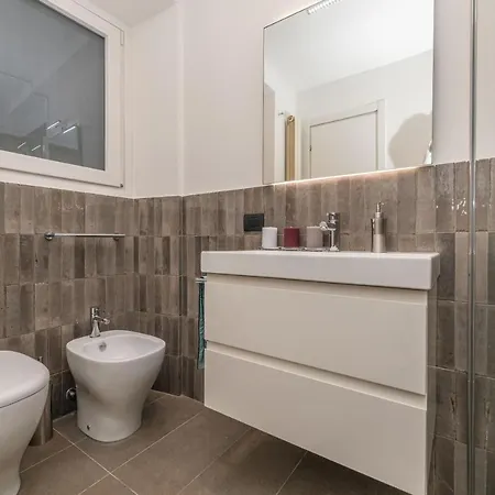 Design In Navigli Area! Apartment Milan